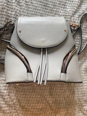 Women's Light gray backpack with Zip Pockets